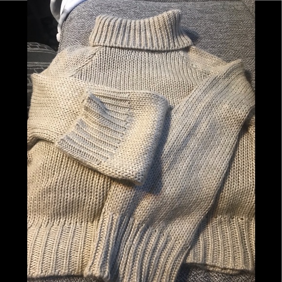 H&M Sweaters - H & M Cream Sweater